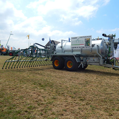 Die Section Pilot (die GPS-gesteuerte Teilbreitenschaltung zur Verwaltung eines Ausbringgeräts am Güllefass) wurde bei der Mecanic'Show anlässlich der Messe von Libramont präsentiert.