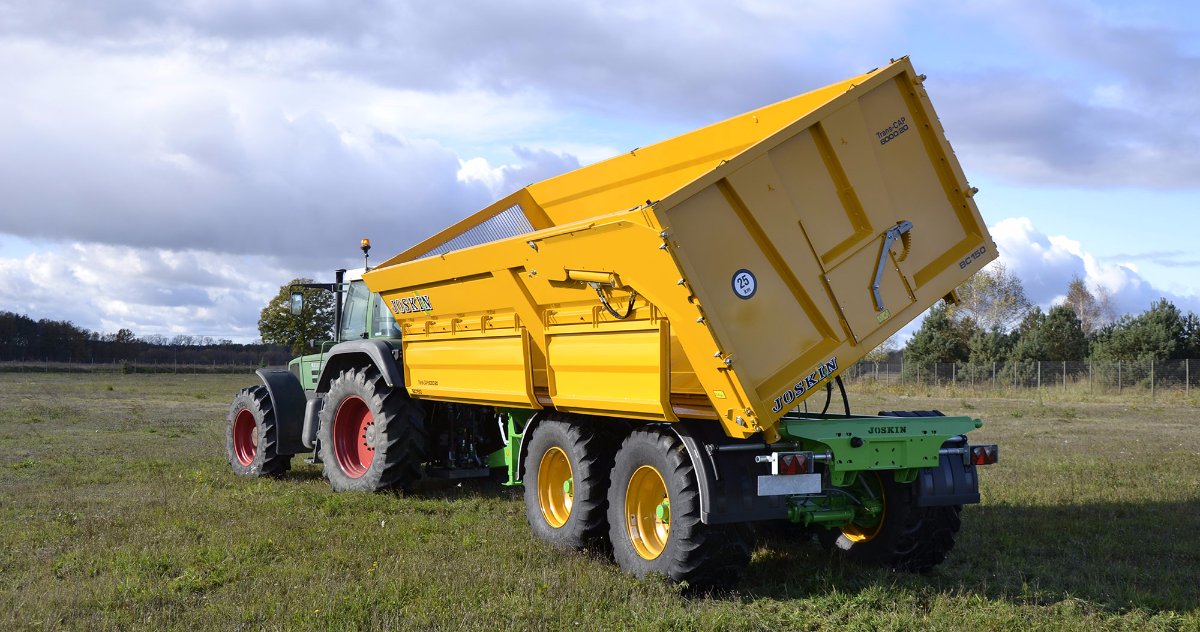 Боковая выгрузка  на прицепе Trans-CAP  6000/20BC150 и 6500/22BC150