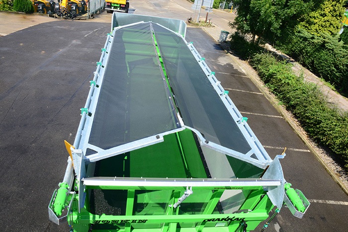 Новая система для покрытия Duo-Cover для
силосных прицепов JOSKIN Новая система для покрытия Duo-Cover для
силосных прицепов JOSKIN