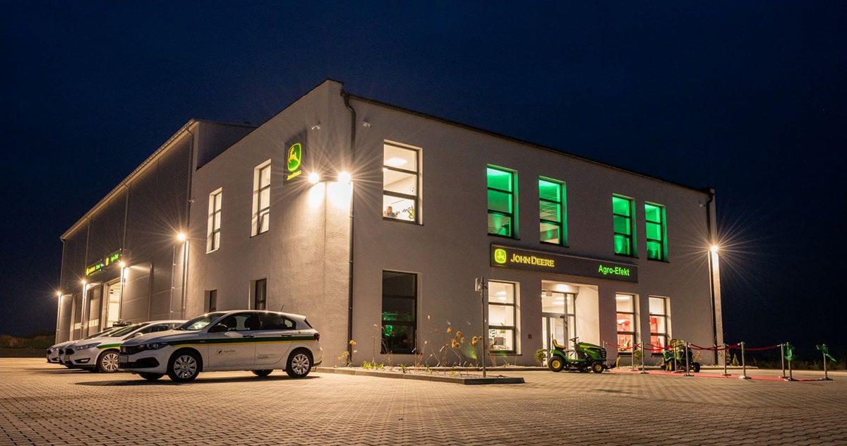 La empresa Agro-Efekt lleva más de 25 años vendiendo maquinaria agrícola nueva y usada y piezas de recambio de marcas conocidas. 