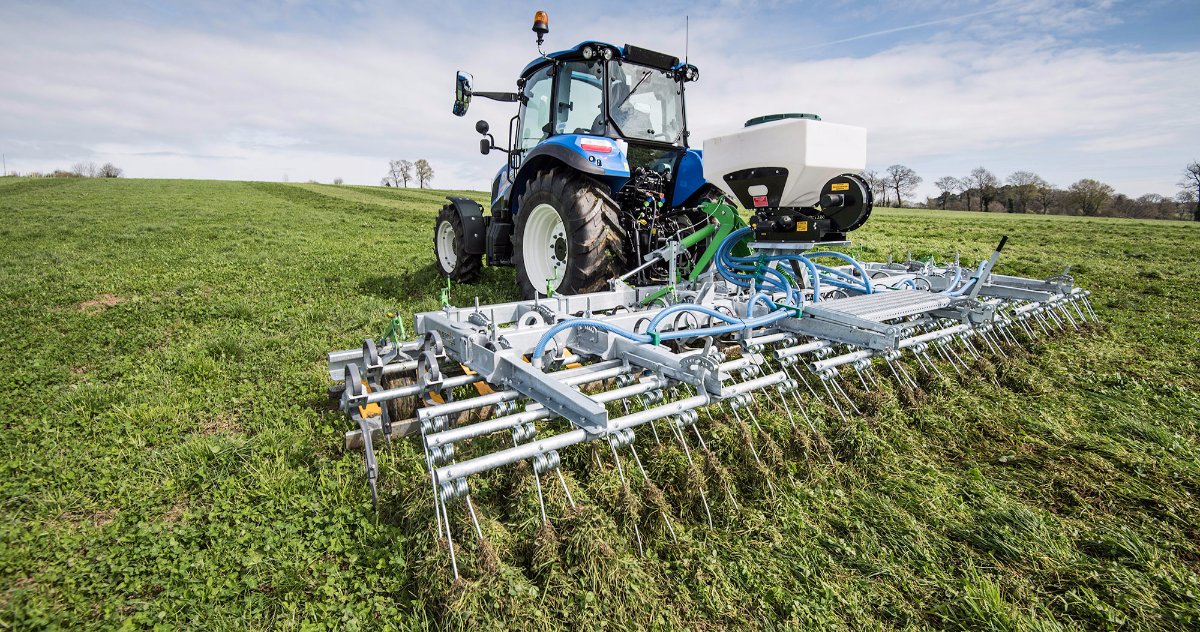 Grass harrow fitted with a seeder