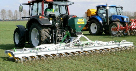 Vorführung von Sämaschinen und Weidebeilüftern