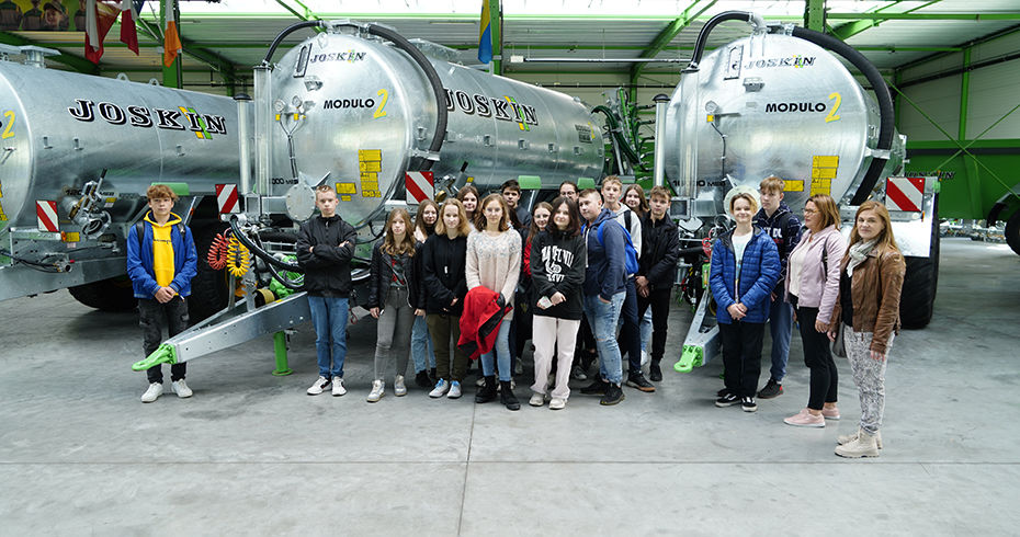 Wizyta w Trzciance uczniów szkoły podstawowej z Karisboru k. Wałcza, temat przewodni wizyty: „przygotowanie zawodowe”. 