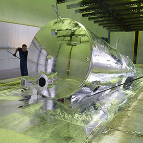 Einweihung einer ultramodernen Feuerverzinkungseinheit von 8.000 m² auf dem polnischen Standort.